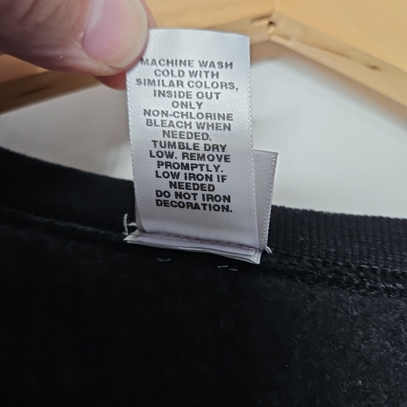 Disney 100 The Exhibition Crewneck Sweatshirt M Black Ltd Edition 100th Anniv - Picture 5 of 7